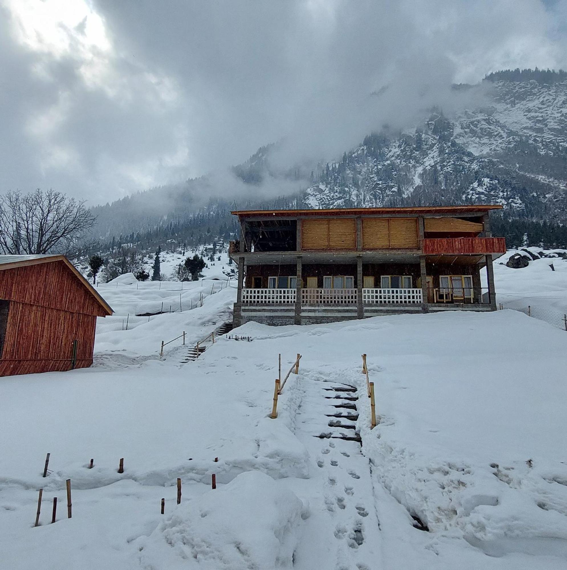 Khana Badosh Resort Kalam 외부 사진